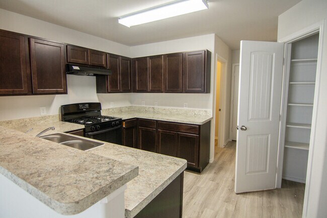 Foto del edificio - 5606 Hawksbury Creek Trail