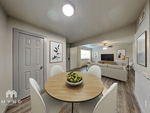 Building Photo - 624 E 3rd St Building Photo - 624 E 3rd St