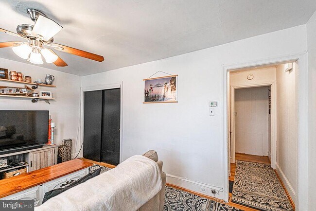 Foto del edificio - 330 W 3rd Ave