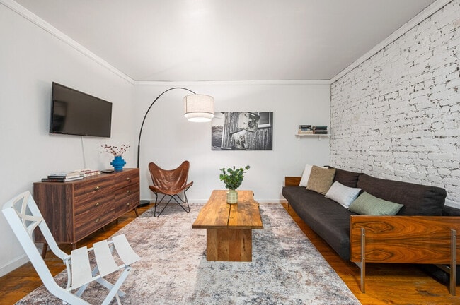 Foto del edificio - 320 W 30th St