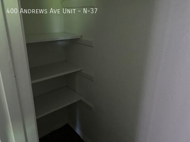 Foto del edificio - 400 Andrews Ave