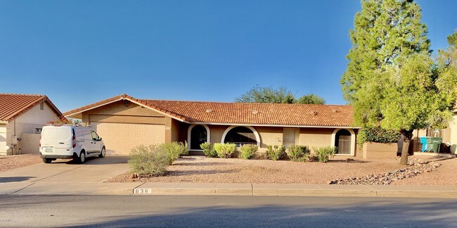 Building Photo - 836 E Forest Hills Dr