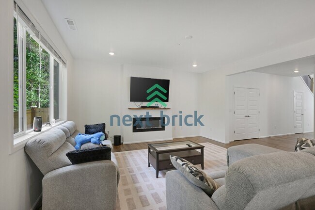 Building Photo - Spacious 5-Bed Retreat with 3.5 Baths in Beautiful Bothell – 2,989 Sq Ft of Comfort & Style!