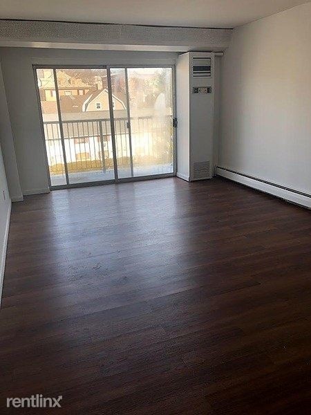 Building Photo - 2 br, 1 bath Apartment - 117 Pine Street B