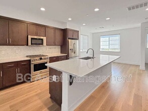 Building Photo - 223 Bolt Ct