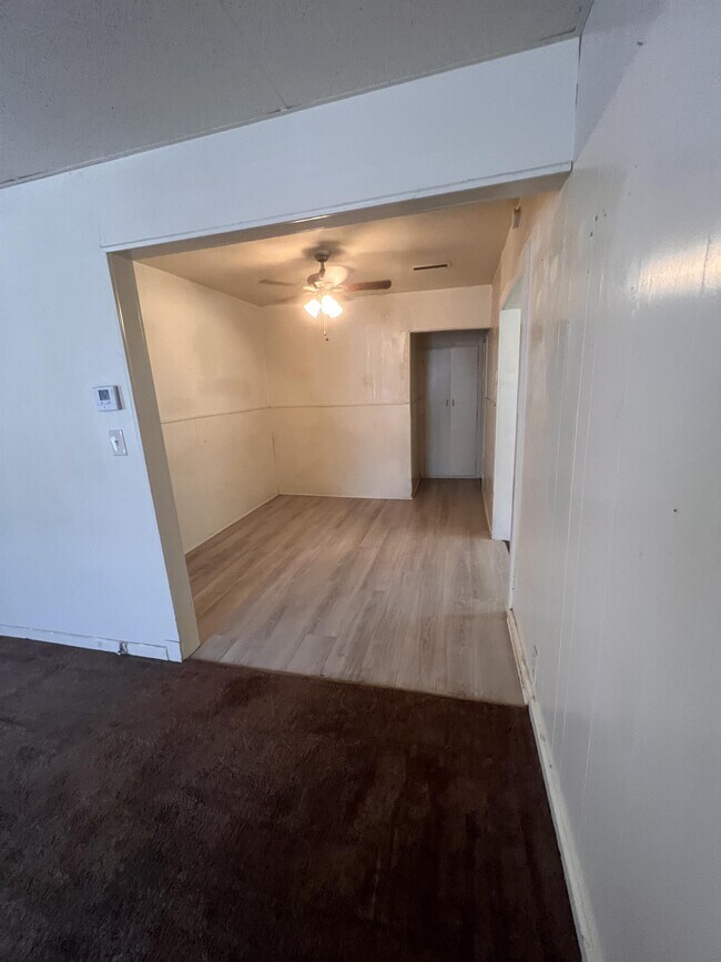 Building Photo - 306 N Reno St