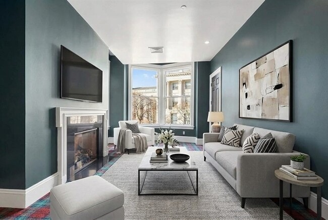 Building Photo - 49 Beacon St