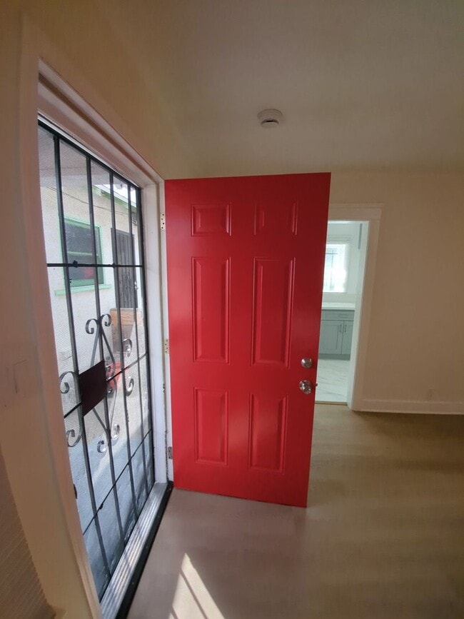 Photo - 4215-4217 S Budlong Ave Apartment