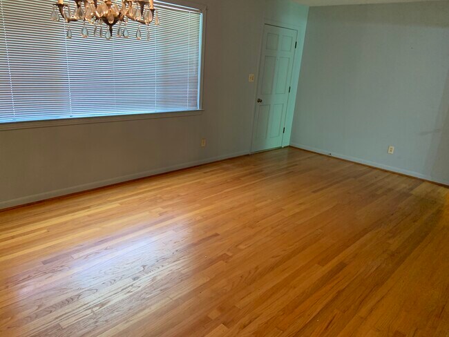 Foto del edificio - 56 Meadowlane Dr