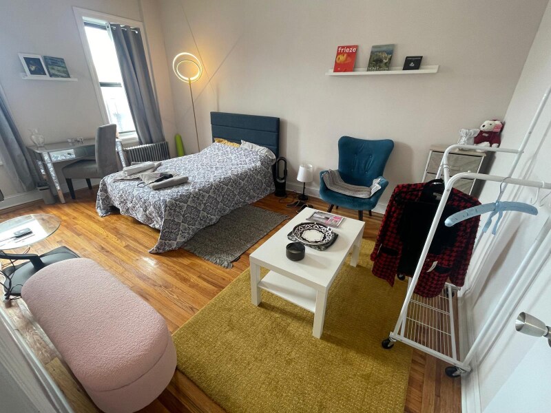 Foto principal - 1277 E 14th St