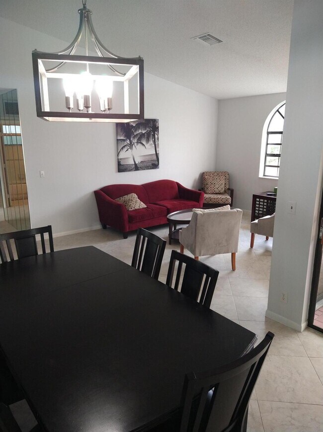 Building Photo - 5475 Verona Dr