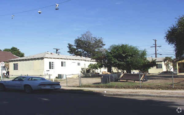 Primary Photo - 5868 Makee Ave