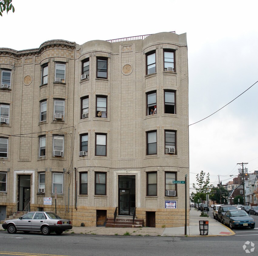 Building Photo - 721 Palisade Ave
