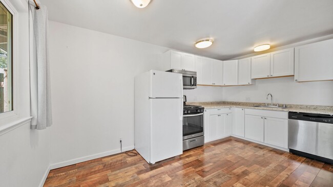 Building Photo - Rancho Cordova - 2 Bedroom