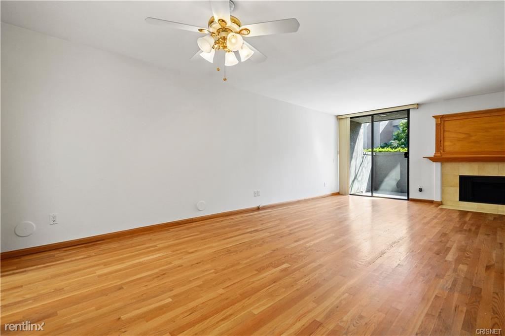 Primary Photo - 3 br, 3 bath Condo - 23549 Victory Blvd Un...