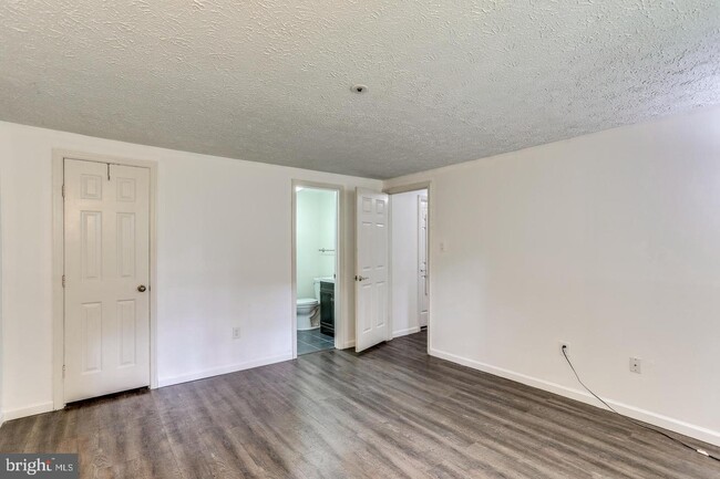 Foto del edificio - 1303 Cedar Crest Ct S