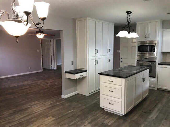 Building Photo - 4506 Mimosa Dr