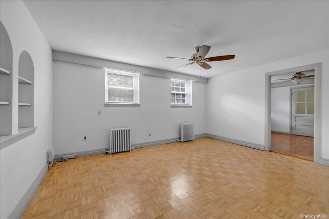 Building Photo - 231 Manorhaven Blvd