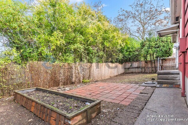 Foto del edificio - 6115 NE Clackamas St