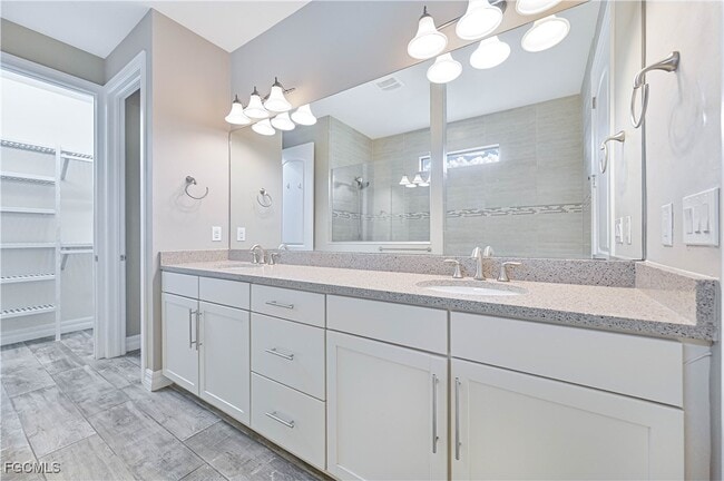 Building Photo - 14589 Laguna Dr