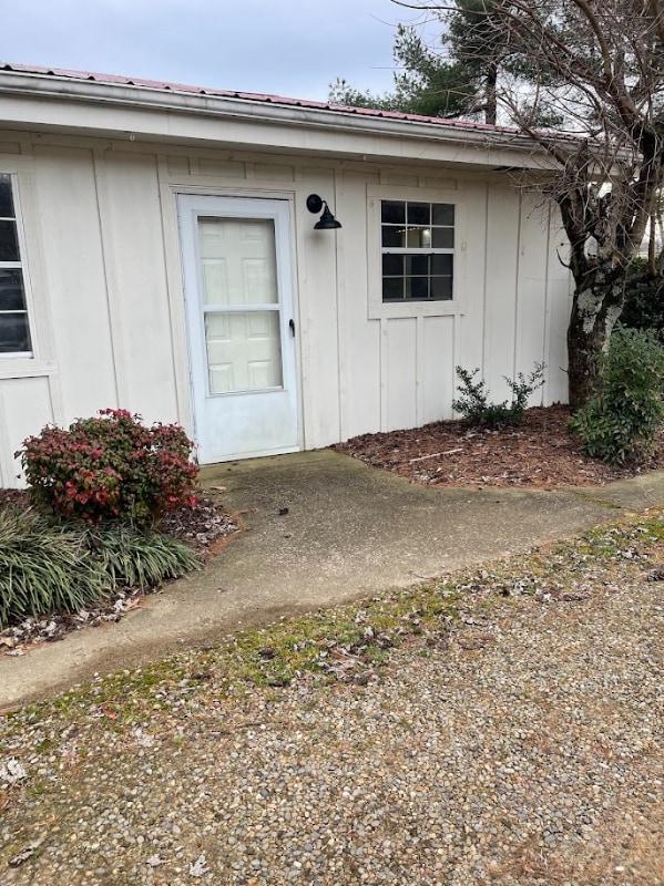 Building Photo - 2104 E Main St