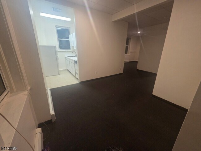 Foto del edificio - 817 Ringwood Ave