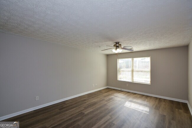 Foto del edificio - 4103 Fairington Club Dr
