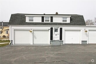 Building Photo - 563 Aquidneck Ave