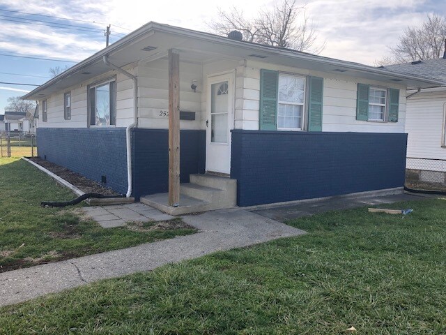 Building Photo - 2525 English Ave