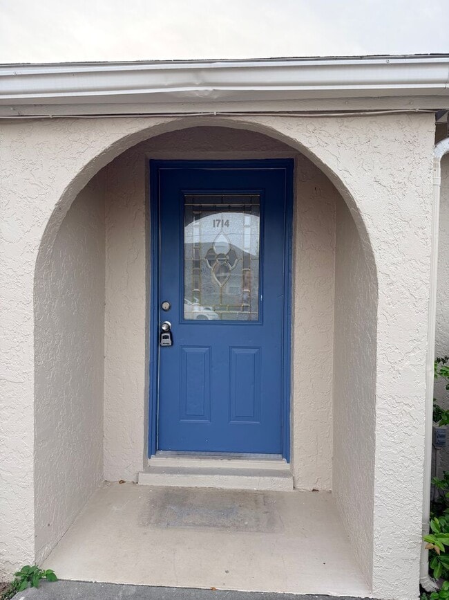 Photo - 2 Bed/1 bath Centrally Located~ Townhome