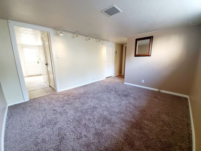 Building Photo - 388 N 300 E