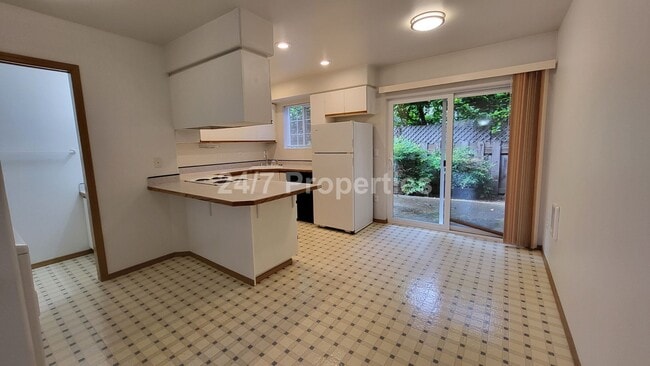 Building Photo - Cozy 1 BD | 1.5 BA Townhome with Patio - G...
