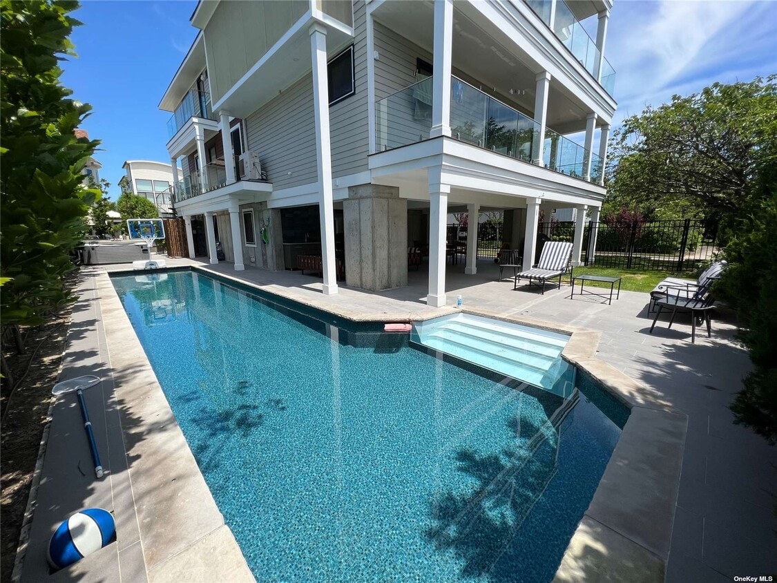 Primary Photo - 48 Luchon St