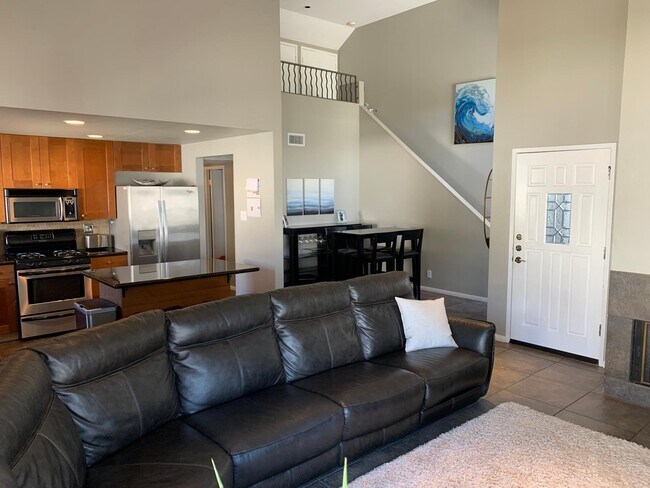 Building Photo - 526 Via de la Valle