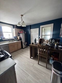 Building Photo - 127 St Andrew Rd