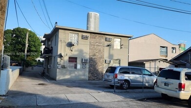 Building Photo - 329 SW 6th Ave