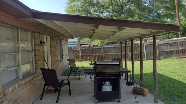 Building Photo - 118 Juniper Dr