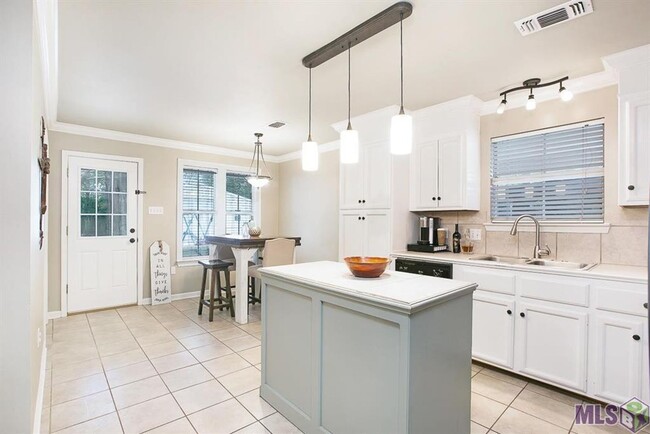 Building Photo - Home for lease