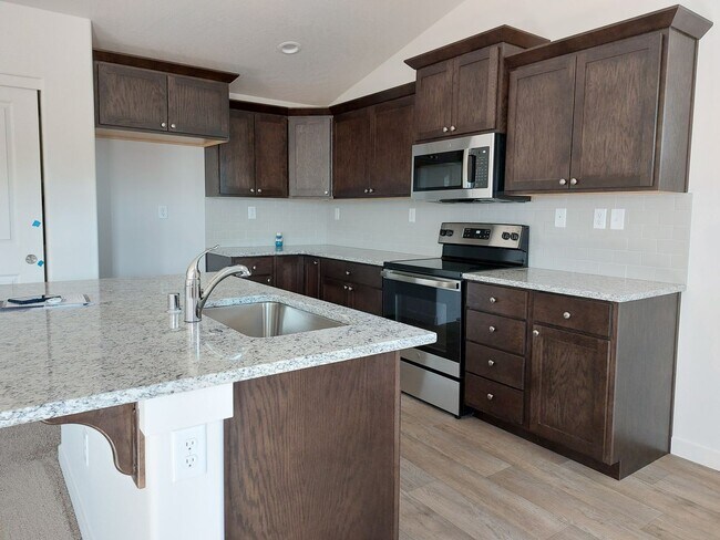 Building Photo - Brand New 3 bed 2 bath house