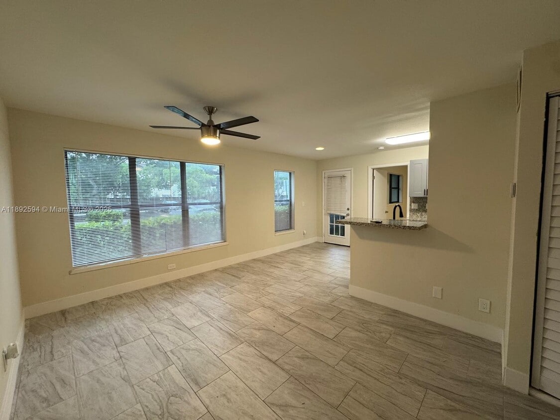 Foto principal - 8737 NW 39th St