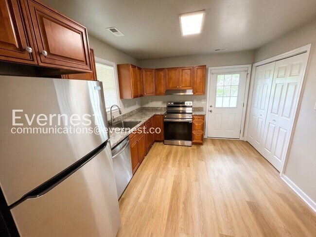 Foto del edificio - 15801 Meridian Ave