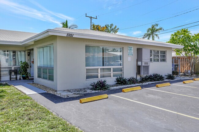 Foto del edificio - 5951 NE 18th Ave
