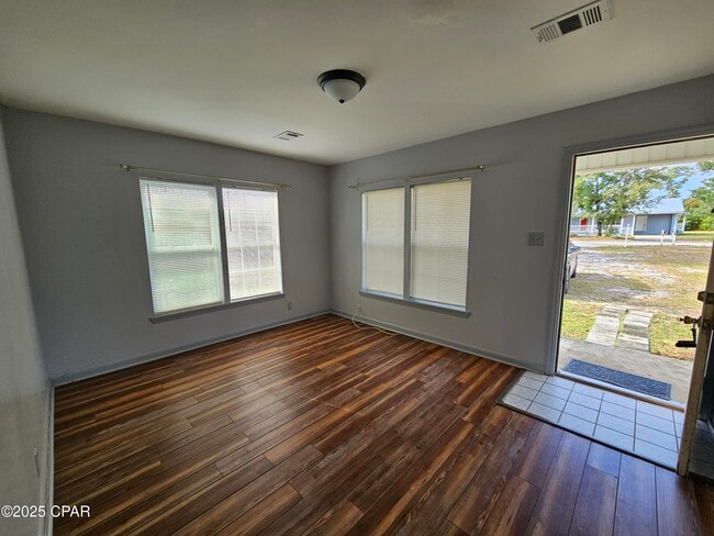 Foto del edificio - 1814 Arthur Ave