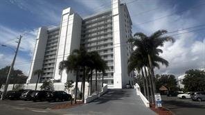 Foto principal - 1401 N Riverside Dr