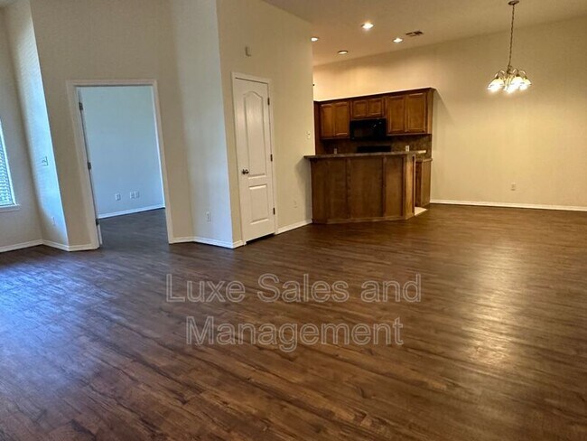 Foto del edificio - 712 Rockridge Cir