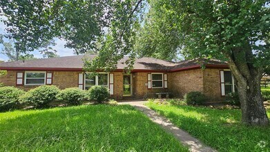 Building Photo - 22218 Russell Dr