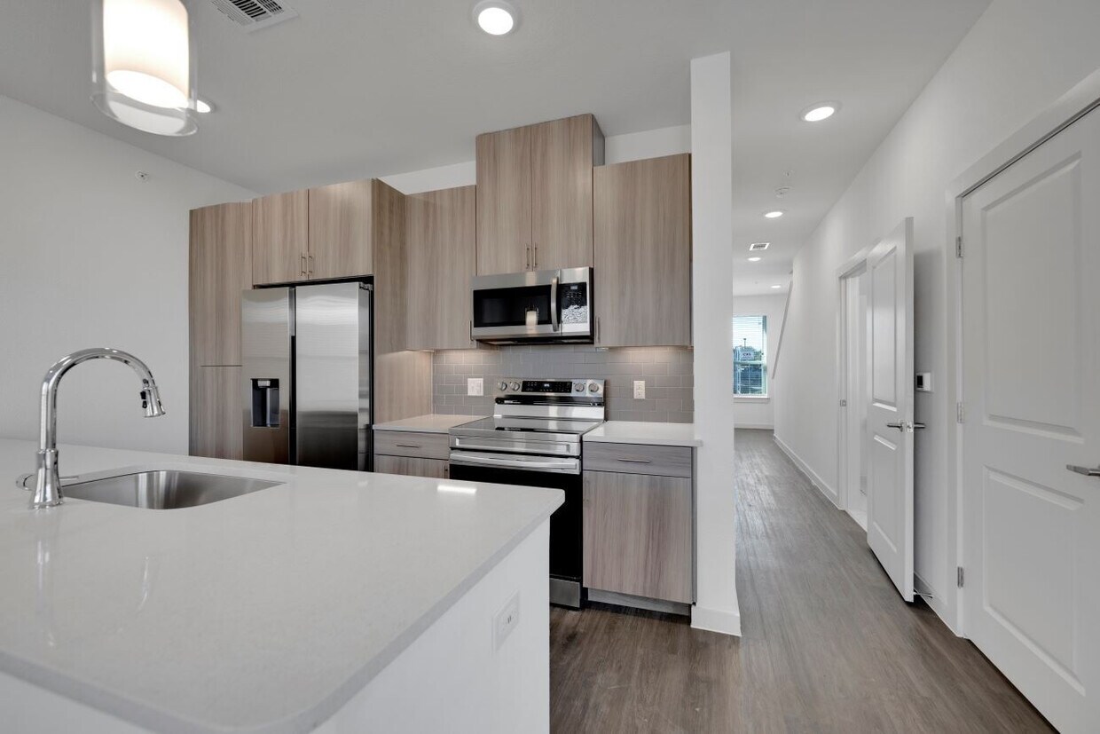 Eastlake Apartments in Dallas, TX