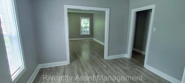 Foto del edificio - A Must See Cute & Quaint Home!!!! Section ...
