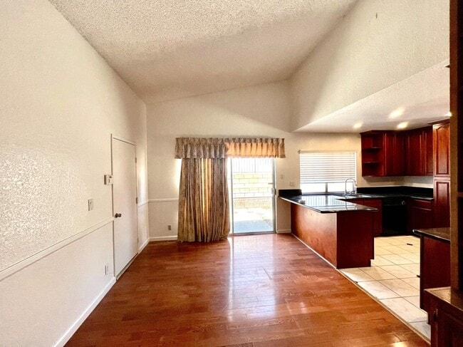 Foto del edificio - Beautiful 4 Bedroom Single Family Home for...