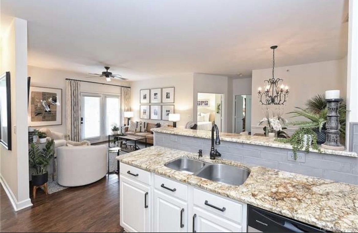 Foto principal - 16408 Redstone Mountain Ln